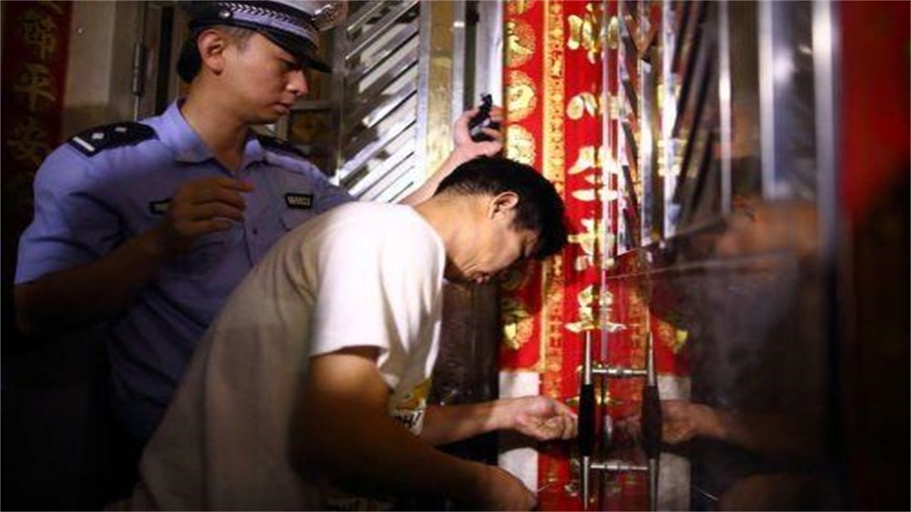 南阳请开锁师傅开了锁后，师傅为什么一般都不进门，就算主人请也不进去？